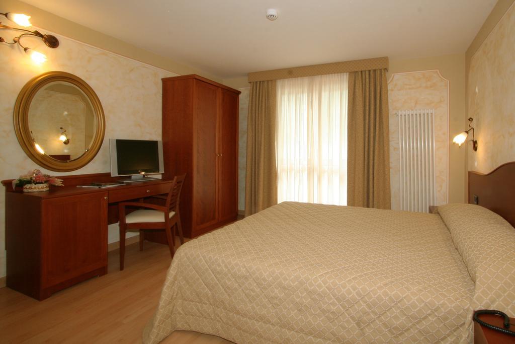 Hotel Dama Bianca Valtournenche Pokoj fotografie