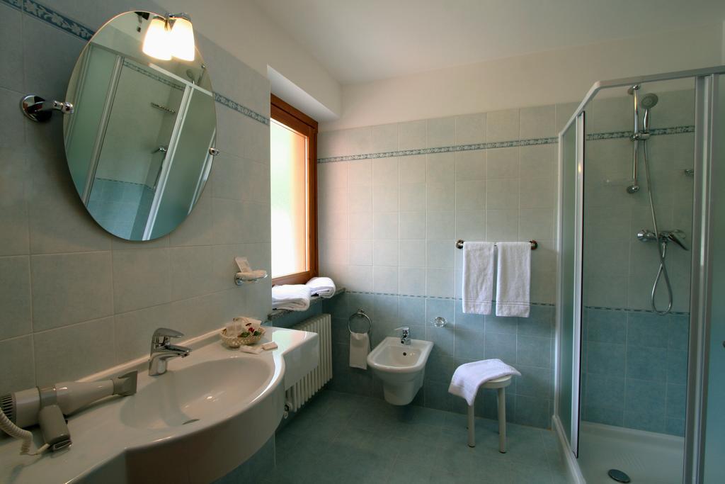 Hotel Dama Bianca Valtournenche Pokoj fotografie